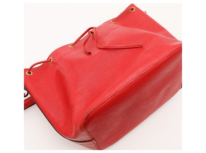 Bolso bucket Louis Vuitton Epi Noe Roja - vista 6