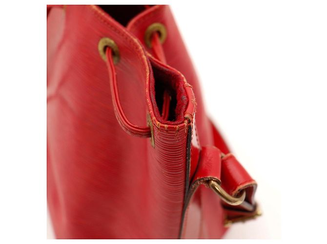 Bolso bucket Louis Vuitton Epi Noe Roja - vista 7