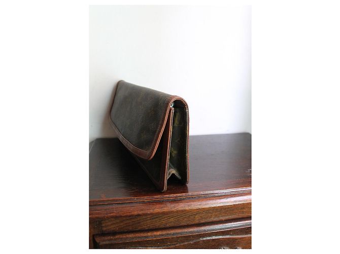 Louis Vuitton Pochette Florentine Monogram Castaño Monograma - vista 3