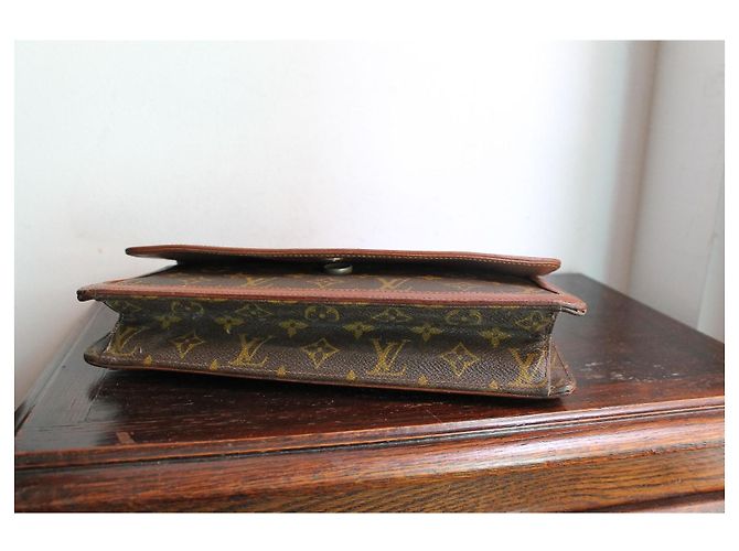 Louis Vuitton Pochette Florentine Monogram Castaño Monograma - vista 5