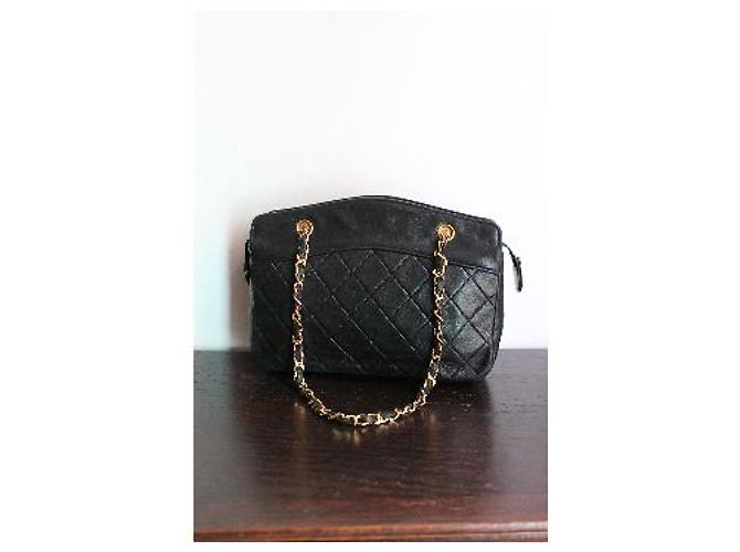 Chanel Gesteppte Handtasche aus schwarzem Leder - Ansicht 11