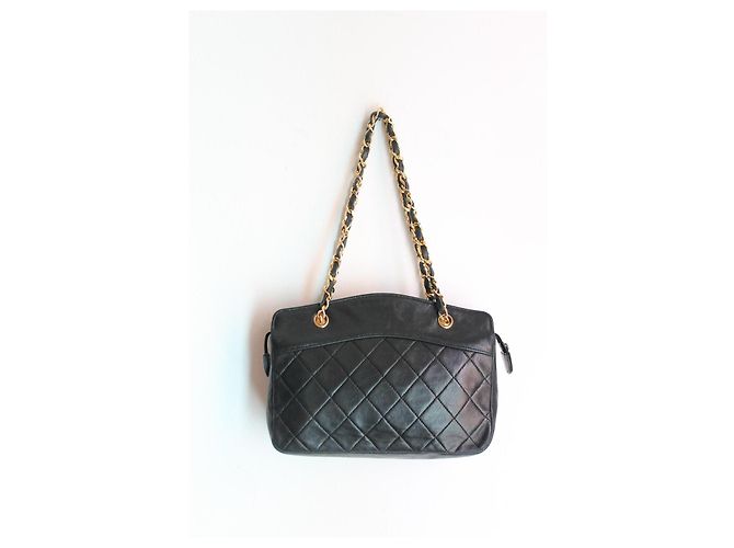 Chanel Gesteppte Handtasche aus schwarzem Leder - Ansicht 2