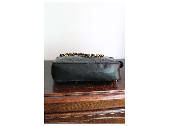 Chanel Gesteppte Handtasche aus schwarzem Leder - Ansicht 6