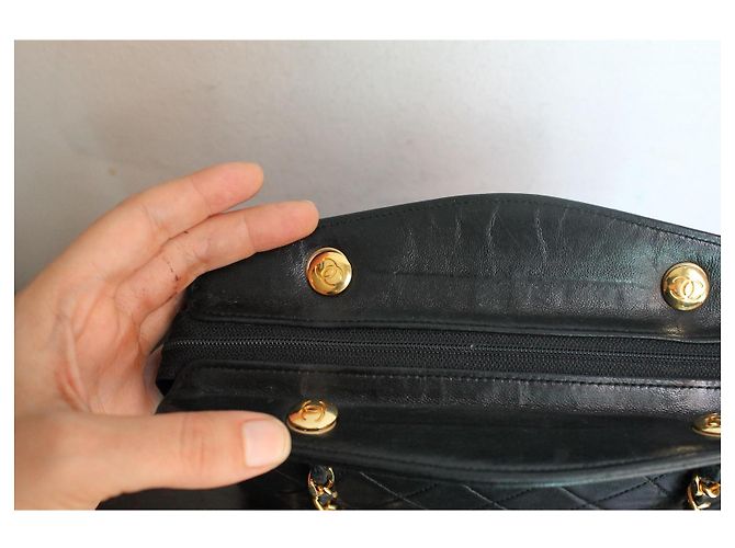 Chanel Gesteppte Handtasche aus schwarzem Leder - Ansicht 7
