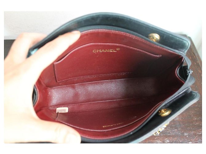 Chanel Gesteppte Handtasche aus schwarzem Leder - Ansicht 8