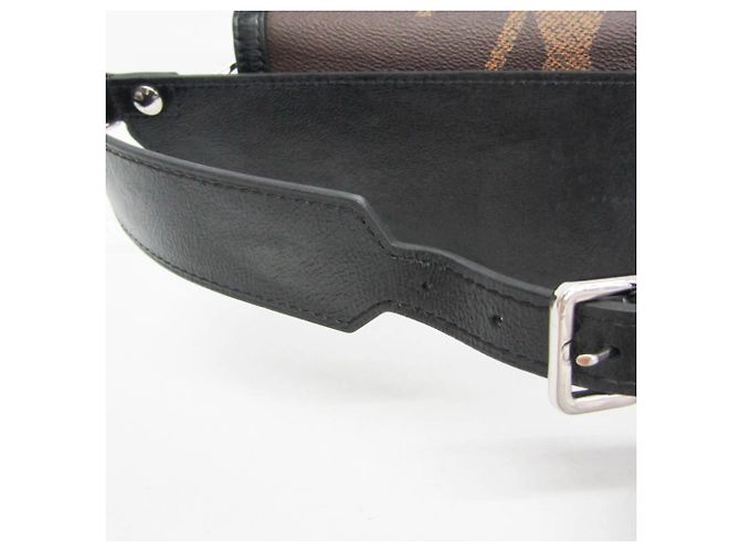 Louis Vuitton Monogram Giant Reverse Bumbag Dauphine M67696 Castaño Negro Beige - vista 13