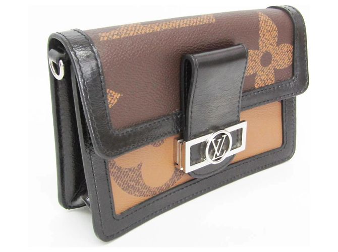 Louis Vuitton Monogram Giant Reverse Bumbag Dauphine M67696 Castaño Negro Beige - vista 15