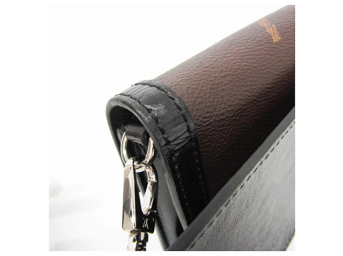 Louis Vuitton Monogram Giant Reverse Bumbag Dauphine M67696 Castaño Negro Beige - vista 9