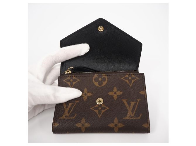 Louis Vuitton Monogram Reverse Portefeuille Victorine Tri-fold Wallet Marron Beige - vue 10