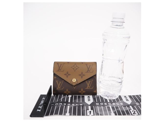 Louis Vuitton Monogram Reverse Portefeuille Victorine Tri-fold Wallet Marron Beige - vue 3