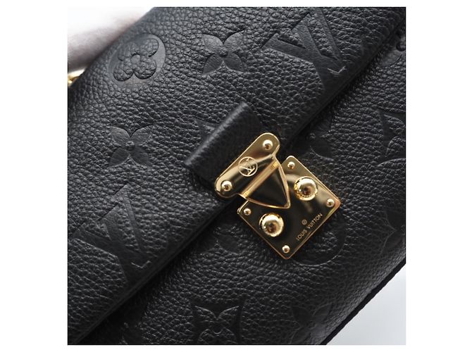 Bolso de hombro Louis Vuitton Monogram Empreinte Nano Madeleine Negro - vista 11