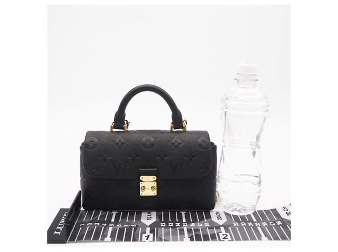 Bolso de hombro Louis Vuitton Monogram Empreinte Nano Madeleine Negro - vista 3