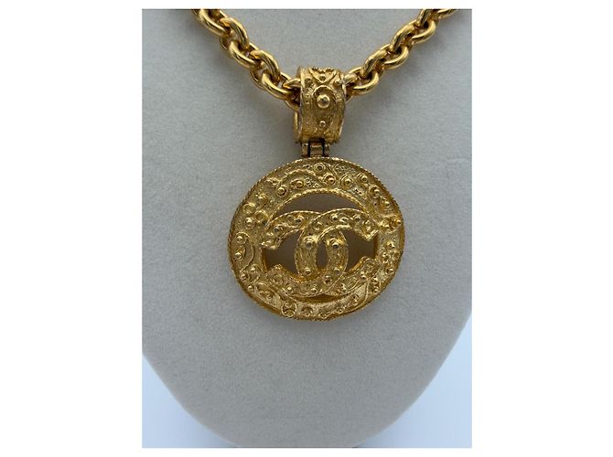 Collar con colgante Chanel CC Dorado - vista 2