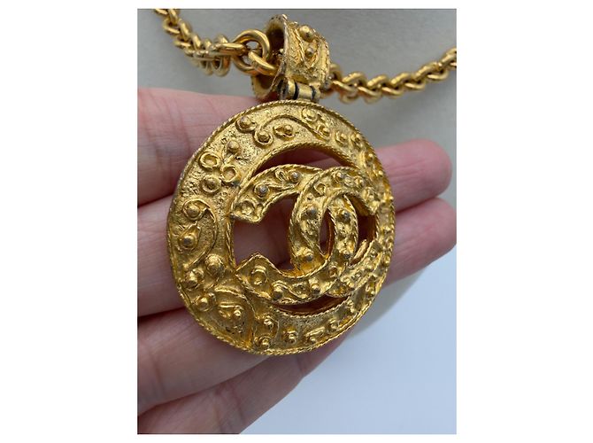 Collar con colgante Chanel CC Dorado - vista 3