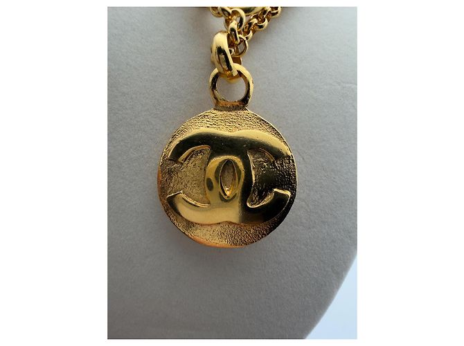 Collier pendentif Chanel CC Doré - vue 3