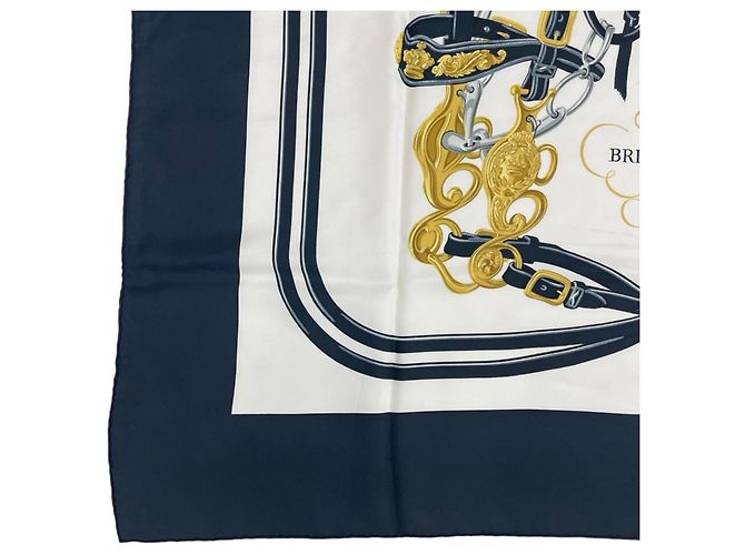 Hermès Carré Hermes 90 Brides de Gala en soie Noir Blanc - vue 6