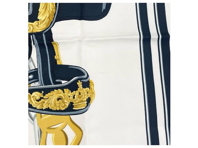 Hermès Carré Hermes 90 Brides de Gala en soie Noir Blanc - vue 8
