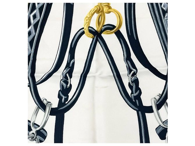 Hermès Carré Hermes 90 Brides de Gala en soie Noir Blanc - vue 9