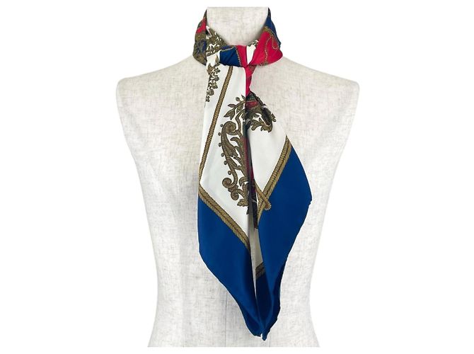 Hermès Carré Hermes 90 Foulard en Soie Rouge Bleu - vue 2