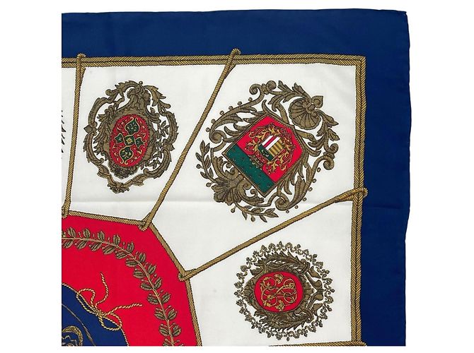 Hermès Carré Hermes 90 Foulard en Soie Rouge Bleu - vue 4