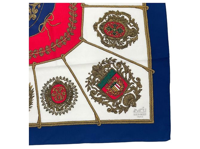 Hermès Carré Hermes 90 Foulard en Soie Rouge Bleu - vue 5