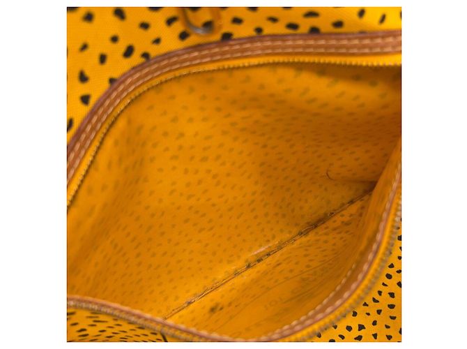 Sac cabas Louis Vuitton Neverfull MM Marron Jaune Monogramme - vue 15