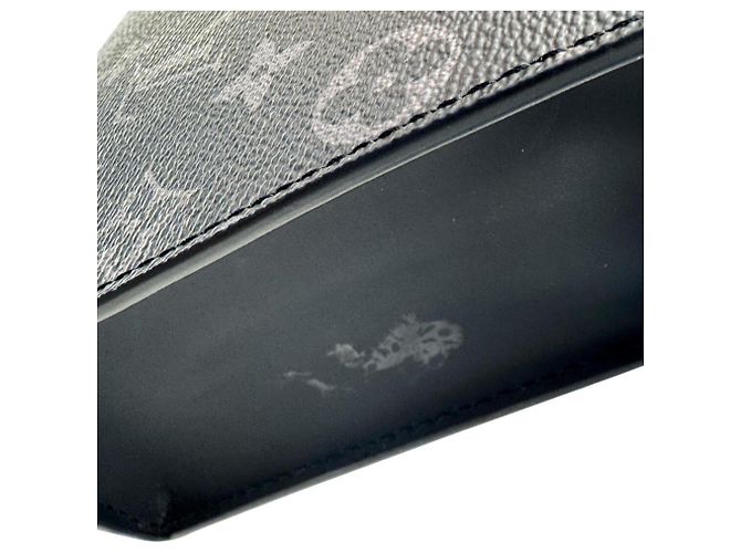 Louis Vuitton Pochette Voyage MM Clutch Bag Marrone Nero Monogramma - vista 10