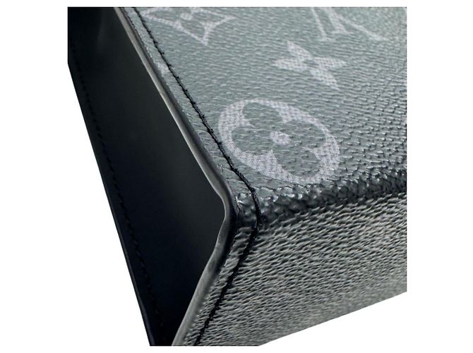 Louis Vuitton Pochette Voyage MM Clutch Bag Marrone Nero Monogramma - vista 6