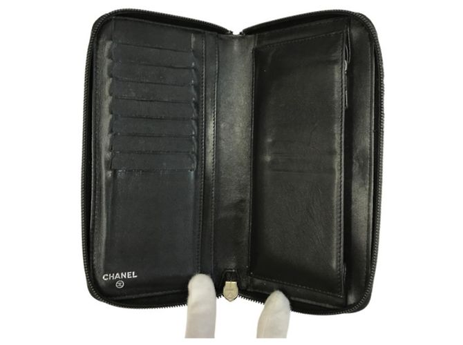 CHANEL Lange Geldbörse aus schwarzem Lackleder - Ansicht 8
