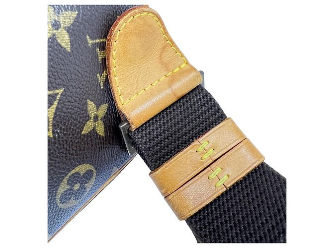 Louis Vuitton Monogram Pochette Gange Body Bag Castaño Monograma - vista 10