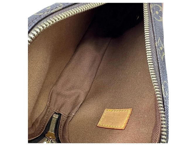 Louis Vuitton Monogram Pochette Gange Body Bag Castaño Monograma - vista 12