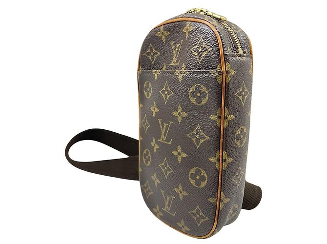 Louis Vuitton Monogram Pochette Gange Body Bag Castaño Monograma - vista 2
