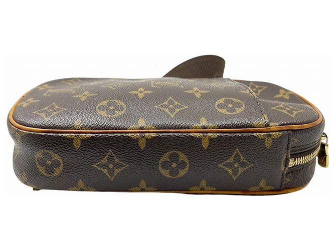 Louis Vuitton Monogram Pochette Gange Body Bag Castaño Monograma - vista 5
