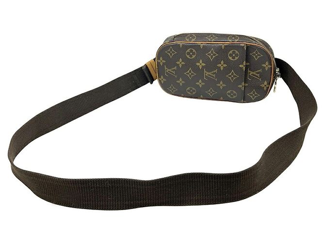Louis Vuitton Monogram Pochette Gange Body Bag Castaño Monograma - vista 6