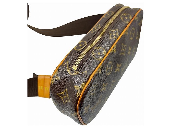 Louis Vuitton Monogram Pochette Gange Body Bag Castaño Monograma - vista 8