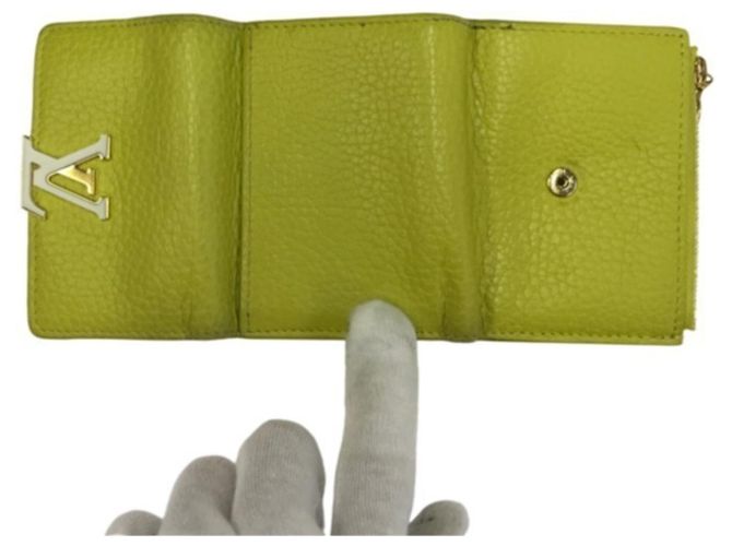 Louis Vuitton Portefeuille Capucines Wallet Giallo - vista 7