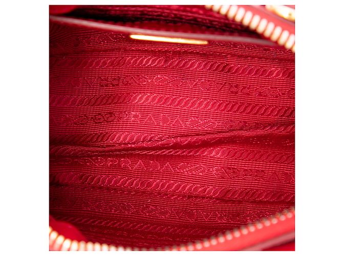 Prada Mini Promenade Satchel aus rotem Saffiano Vernice - Ansicht 4
