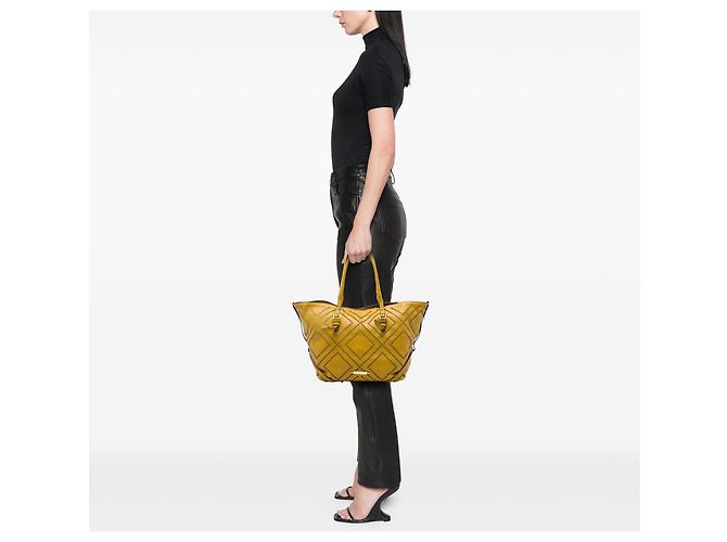 Borsa Tote Salisbury Burberry in pelle traforata gialla Medium Giallo - vista 6