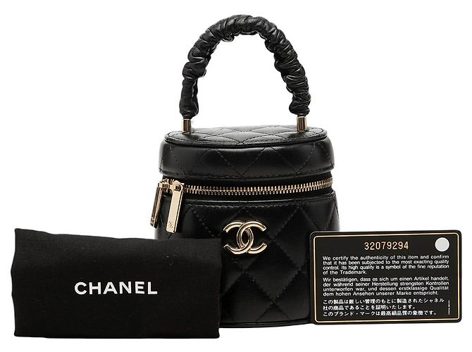Mini Vanity Case Chanel in Lambskin Matelassé Nero con Manico Arricciato - vista 8