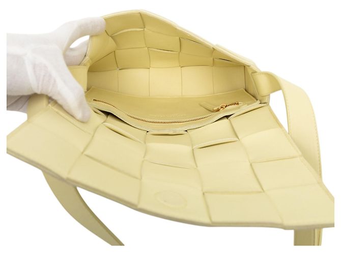 Bottega Veneta Borsa a tracolla Cassette in Nappa Intrecciato gialla - vista 4