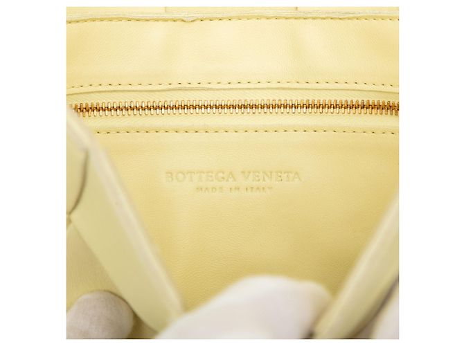 Bottega Veneta Borsa a tracolla Cassette in Nappa Intrecciato gialla - vista 5