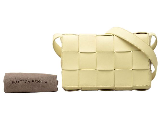 Bottega Veneta Borsa a tracolla Cassette in Nappa Intrecciato gialla - vista 7