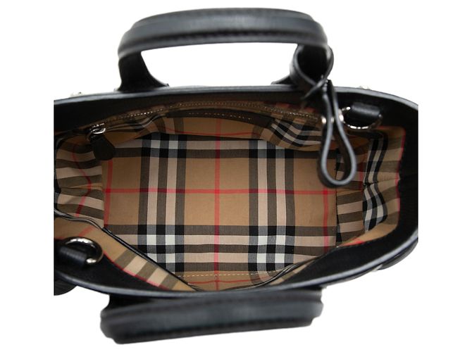 Borsa Satchel Banner Burberry in vitello grana naturale nera con occhielli per neonati - vista 4