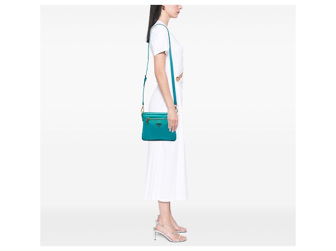 Borsa a tracolla Prada in Tessuto con rifiniture in Saffiano blu e chiusura a zip Turchese - vista 6