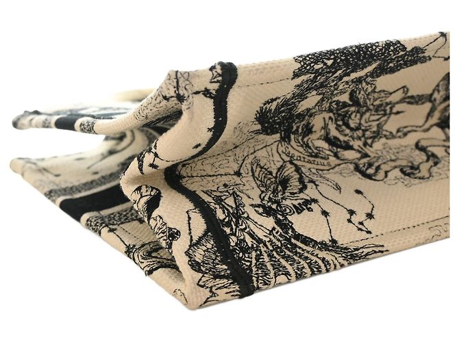 Dior Book Tote Medium aus besticktem Canvas Zodiac Toile De Jouy Weiß - Ansicht 15