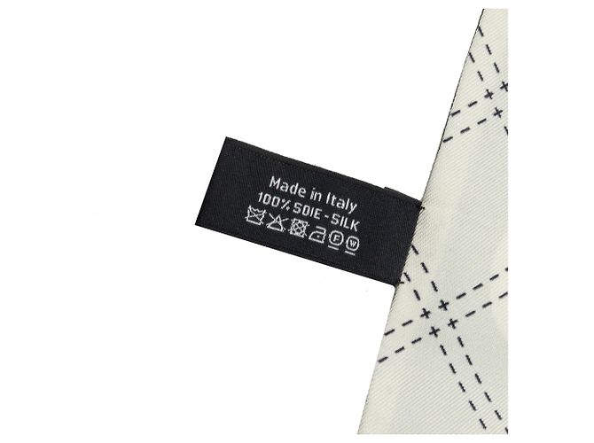 Pañuelo bandeau slim de seda Chanel negro con estampado Coco - vista 3