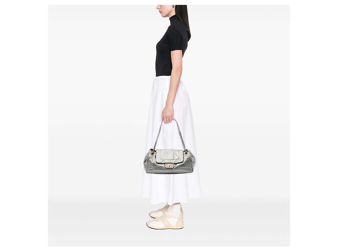 Chanel Silver Metallic Perforated Calfskin Reissue 2.55 Drill Accordion Flap Argento - vista 6