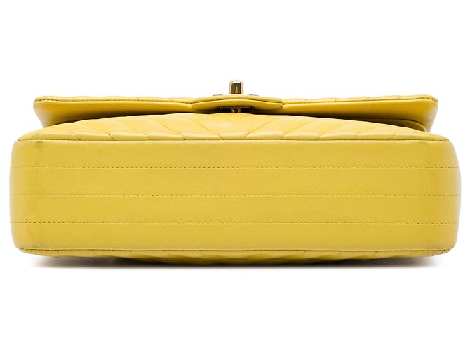 Chanel Yellow Medium Classic Chevron Lambskin Double Flap Jaune - vue 3