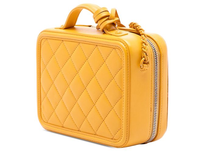 Chanel Yellow Small Lambskin CC Filigree Incognito Vanity Case Giallo Senape - vista 2