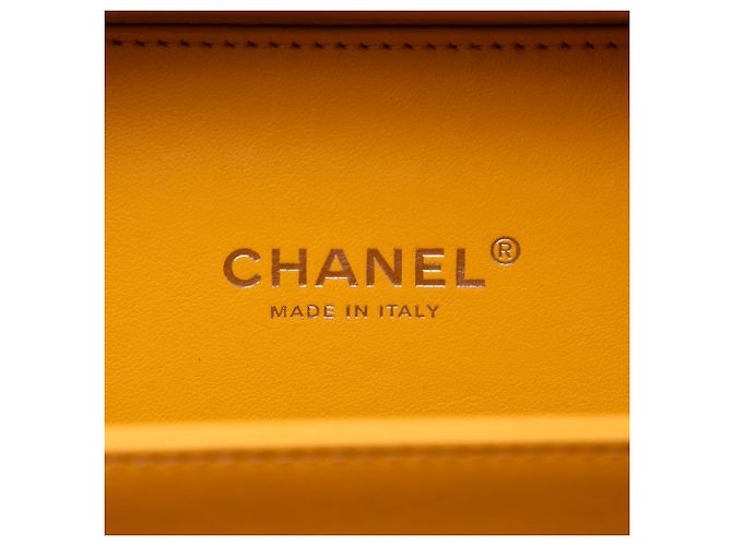 Chanel Yellow Small Lambskin CC Filigree Incognito Vanity Case Giallo Senape - vista 5